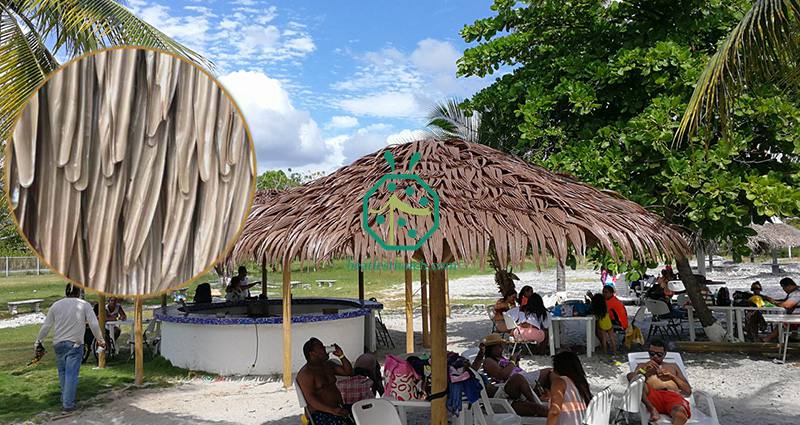Penggunaan bumbung jerami daun kelapa sawit palsu untuk pelbagai taman komersial, taman, restoran tiki landskap, payung pantai
