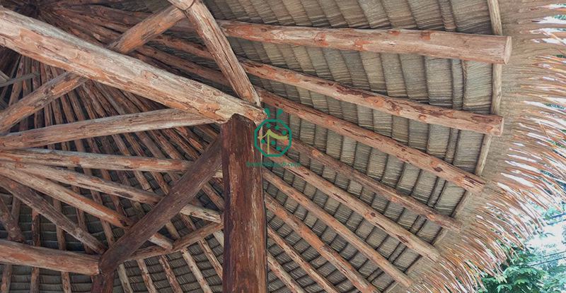 Waterproof palm thatch roof panels for theme park wooden tiki hut construction Waterproof palm thatch roof panels for theme park wooden tiki hut construction