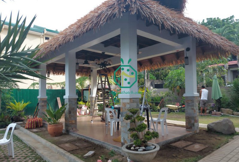Projek bumbung jerami tropika untuk teres taman belakang rumah persendirian di Filipina