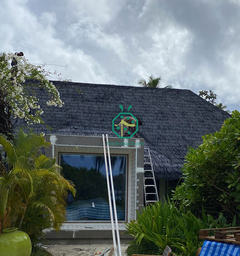 Pembinaan atap jerami plastik kajan di Maldives Resort Hotel