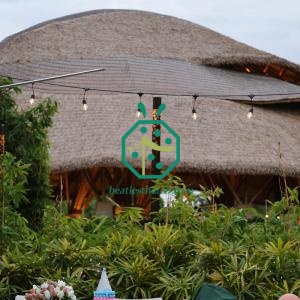 Bumbung Gentian Jerami Untuk Pondok Log Tempat Indah