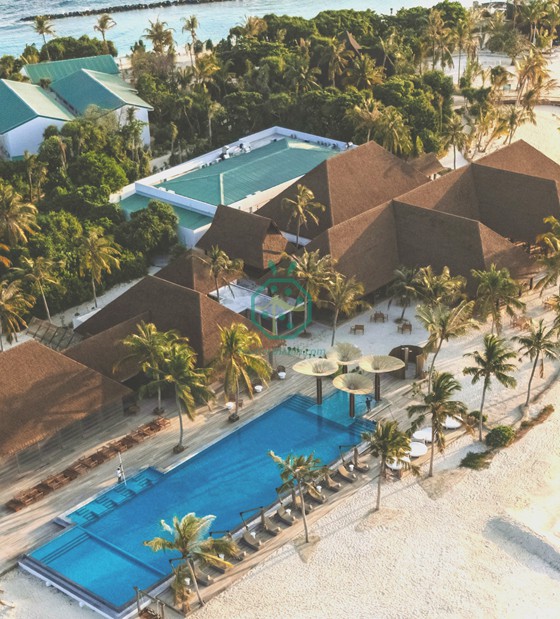 Kemewahan Tropika di Maldives: Projek Jerami Kajan Sintetik Premium